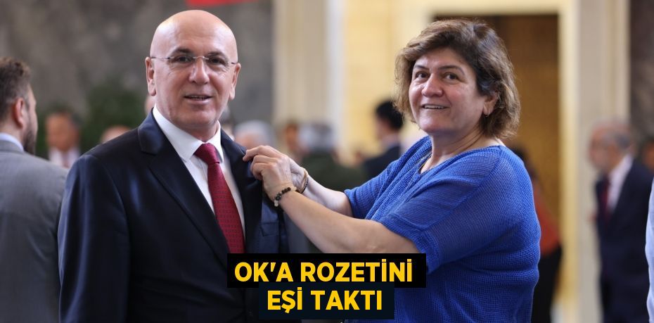 OK’A ROZETİNİ EŞİ TAKTI