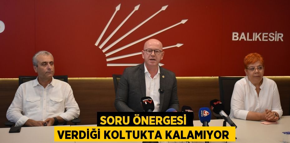 SORU ÖNERGESİ VERDİĞİ KOLTUKTA KALAMIYOR