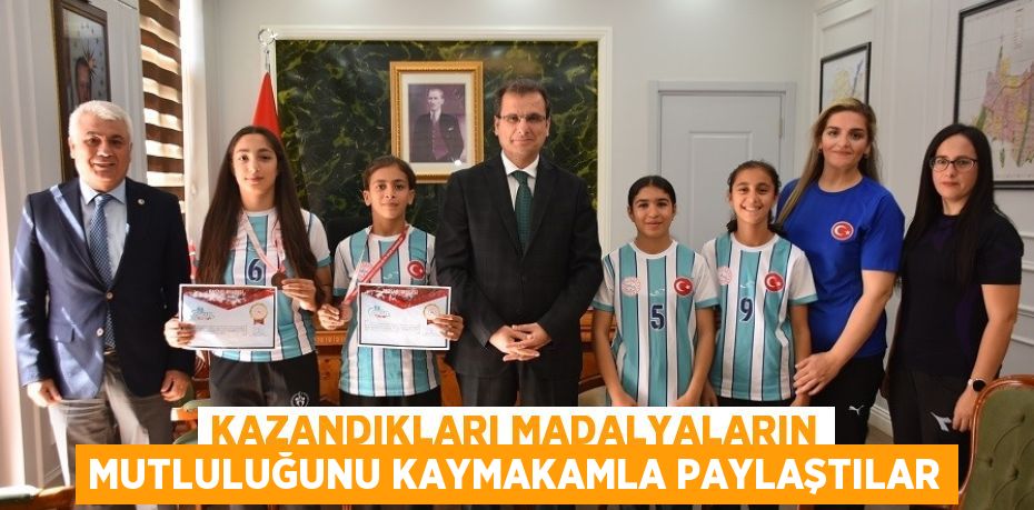 KAZANDIKLARI MADALYALARIN MUTLULUĞUNU KAYMAKAMLA PAYLAŞTILAR