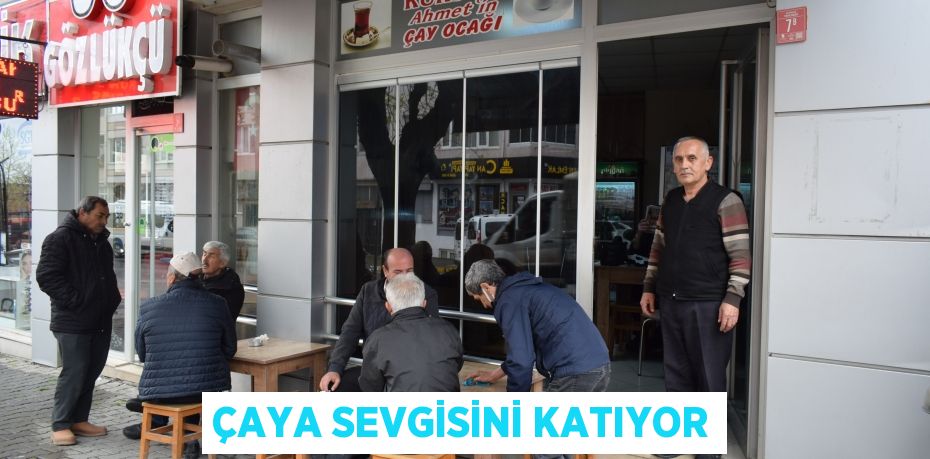 ÇAYA SEVGİSİNİ KATIYOR