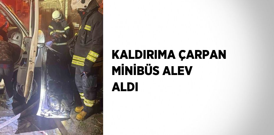 KALDIRIMA ÇARPAN MİNİBÜS ALEV ALDI