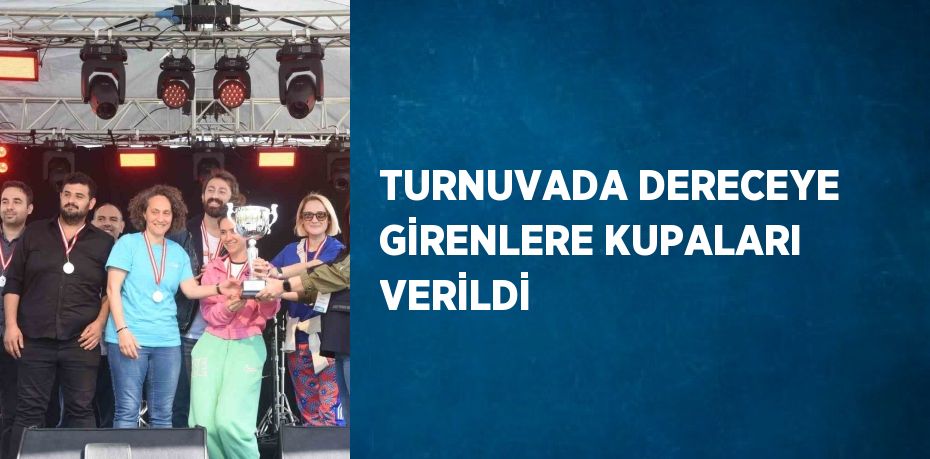 TURNUVADA DERECEYE GİRENLERE KUPALARI VERİLDİ