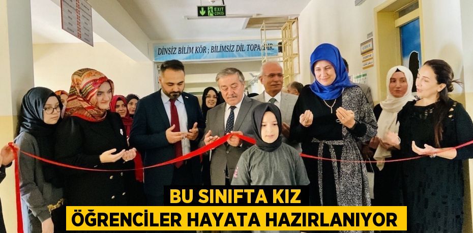 BU SINIFTA KIZ ÖĞRENCİLER HAYATA HAZIRLANIYOR