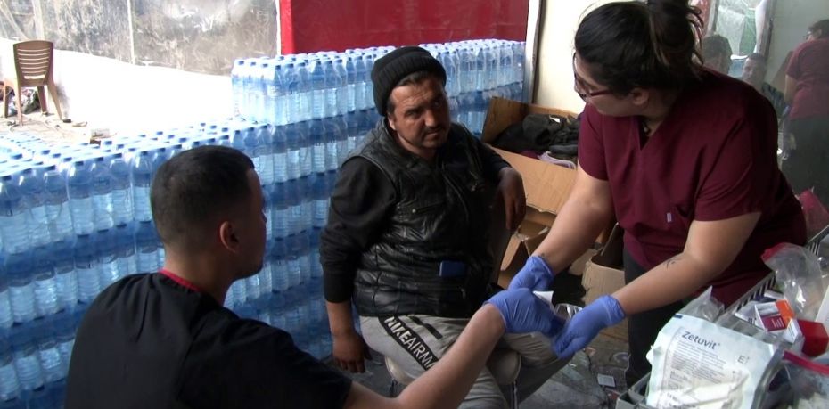 Almanya'da yaşayan Türk hemşireler yardım için Hatay'a koştu