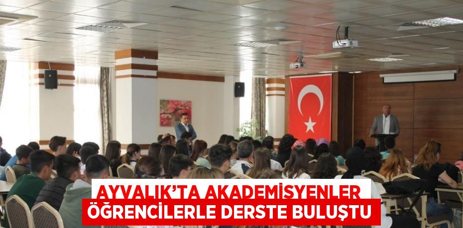 AYVALIK’TA AKADEMİSYENLER ÖĞRENCİLERLE DERSTE BULUŞTU