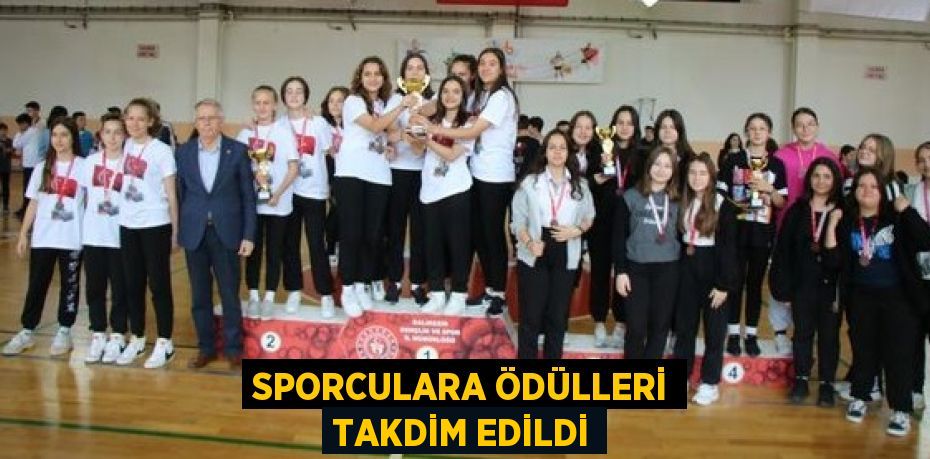 SPORCULARA ÖDÜLLERİ TAKDİM EDİLDİ