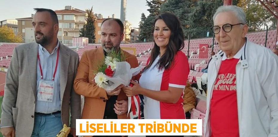 LİSELİLER TRİBÜNDE