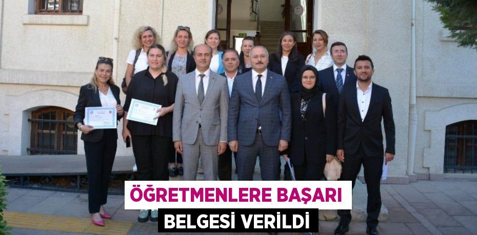 ÖĞRETMENLERE BAŞARI BELGESİ VERİLDİ