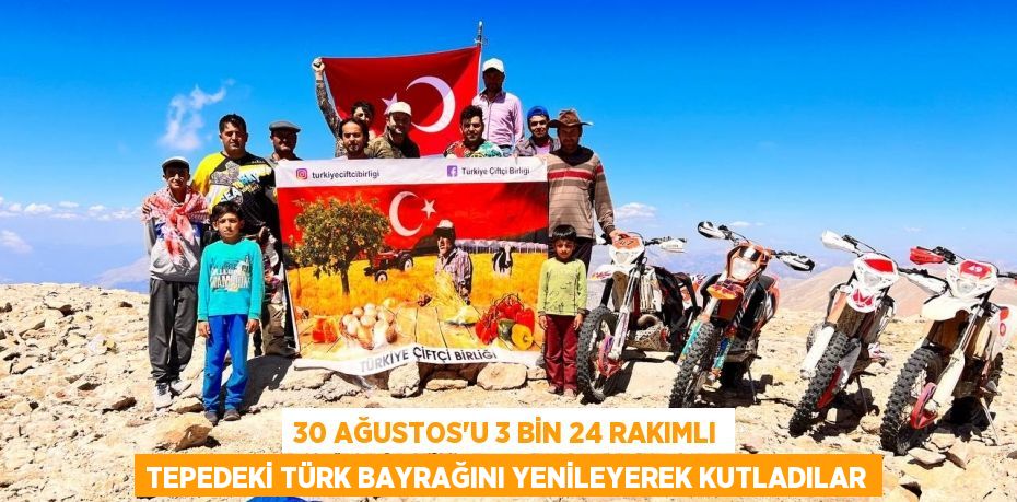 30 Ağustos’u 3 bin 24 rakımlı tepedeki Türk bayrağını yenileyerek kutladılar