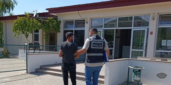 Burhaniye’de aranan 1 şahıs yakalandı