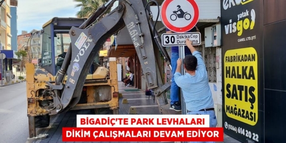 BİGADİÇ’TE PARK LEVHALARI DİKİM ÇALIŞMALARI DEVAM EDİYOR