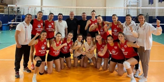 TRANSFER DÖNEMİNDE AYVALIKLI  VOLEYBOLCU KIZLARA İLGİ YOĞUN