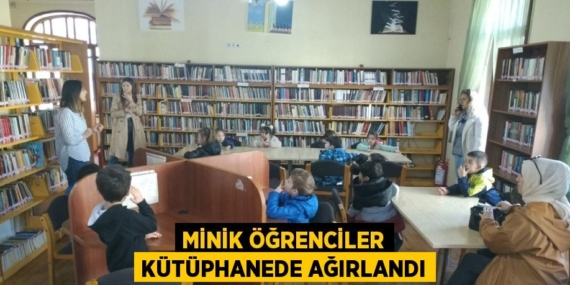MİNİK ÖĞRENCİLER KÜTÜPHANEDE AĞIRLANDI