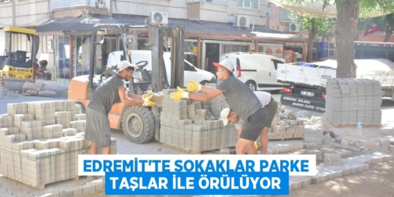 EDREMİT’TE SOKAKLAR PARKE TAŞLAR İLE ÖRÜLÜYOR