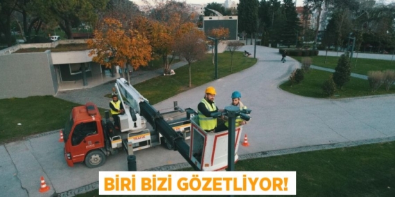 BİRİ BİZİ GÖZETLİYOR!