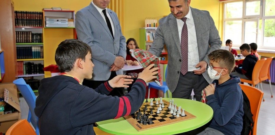 27483282402337429577