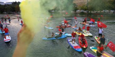 30 Ağustos’ta Türk bayraklı su korteji görsel şölen oluşturdu