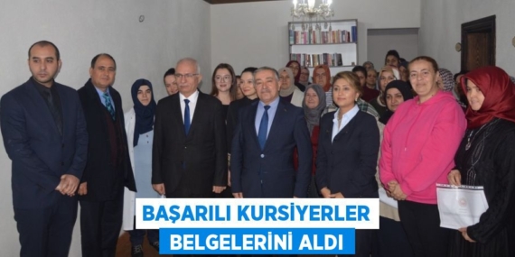 BAŞARILI KURSİYERLER  BELGELERİNİ ALDI