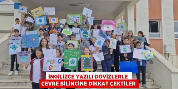 İNGİLİZCE YAZILI DÖVİZLERLE  ÇEVRE BİLİNCİNE DİKKAT ÇEKTİLER