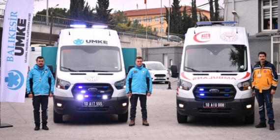 AMBULANSLAR 10 DAKİKADA  VAKAYA ULAŞIYOR
