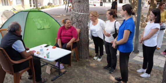 Sındırgı’dan Depremzedelere Anlamlı Ziyaret: Yaralar Birlikte Sarılıyor
