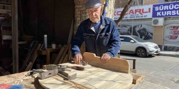 75 yaşındaki marangoz ustası Şentürk: “Eti senin kemiği benim dönemi bitti”