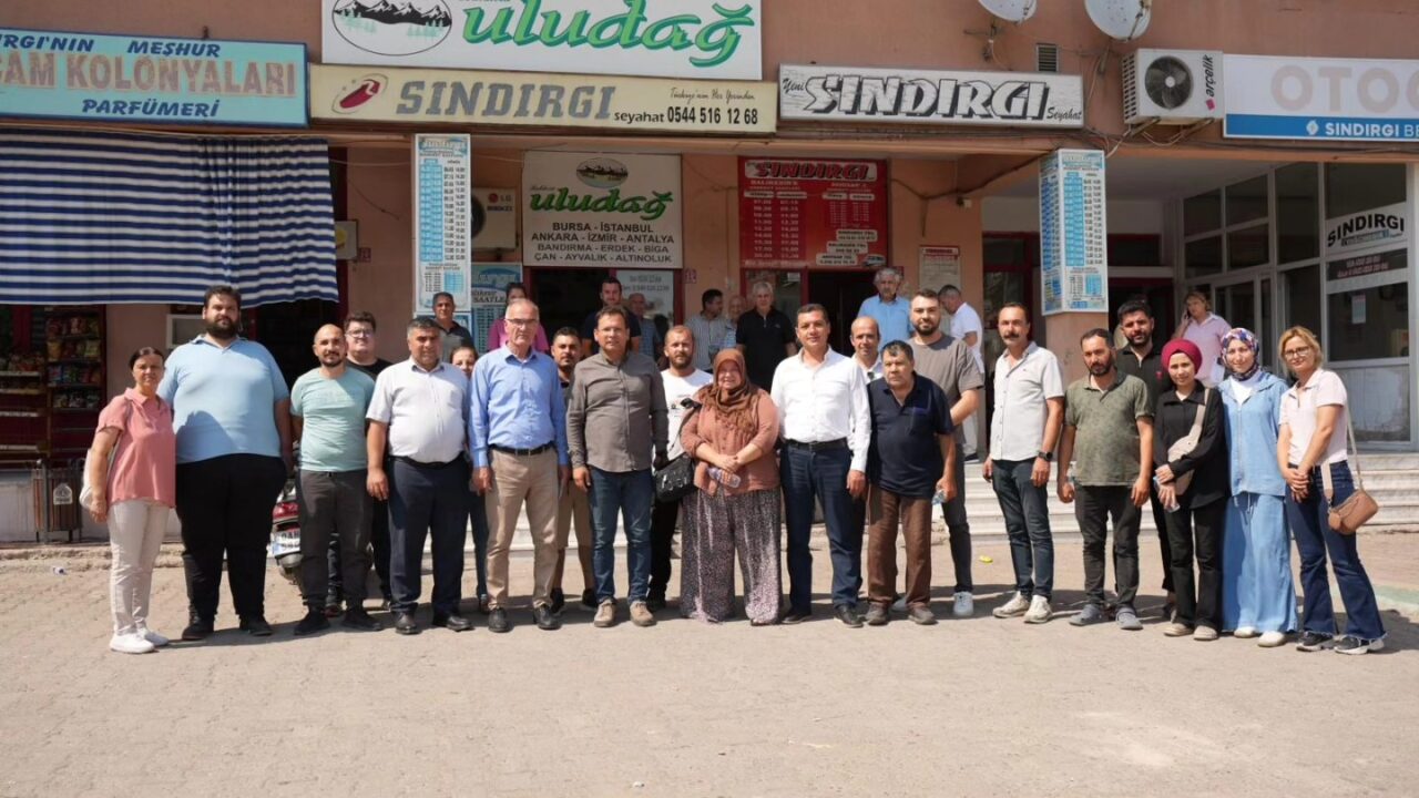 Sındırgı'daki depremde iş yerini kaybeden esnafa dükkan desteği