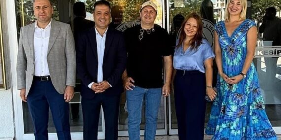 Ünlü oyuncu İlker Ayrık’tan Balıkesir Lisesi’ne ziyaret