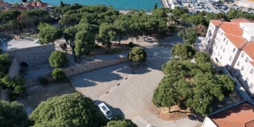 Amfi Tiyatro Otoparkı