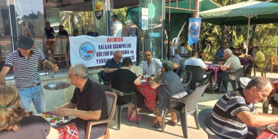 Balkan göçmenleri dayanışma  kahvaltısında bir araya geldi