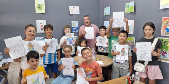 AYVALIK’TA KARİKATÜR ATÖLYESİ MİNİK SANATÇILARIN İLGİ ODAĞI OLDU