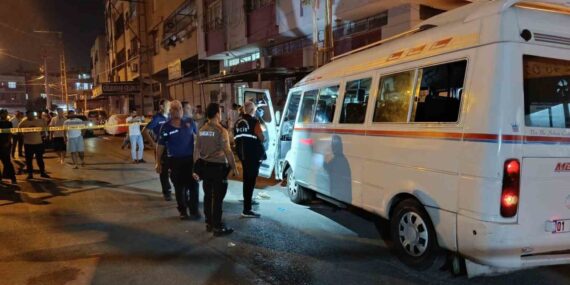 Adana’da dolmuşa silahlı saldırı: Sürücü yaralı halde 600 metre sürdü ama kurtarılamadı
