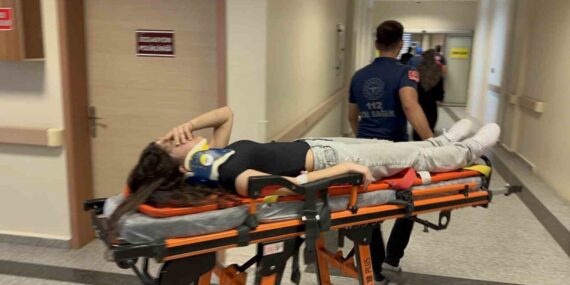 Adıyaman’da yolcu minibüsü elektrik direğine çarptı: 8 yaralı