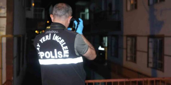 Alkollü gencin öfkesi kanlı bitti: Babasını darp edip kendini yaraladı