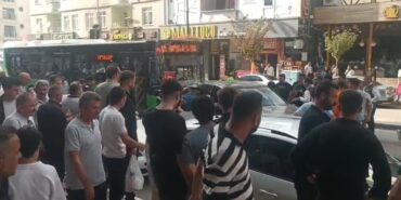 Aracı içinde bayılan sürücü hastaneye kaldırıldı