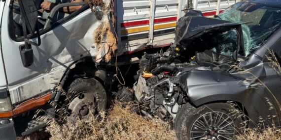 Balıkesir’de otomobil ile kamyonetin çarpışması sonucu 2 kişi yaralandı