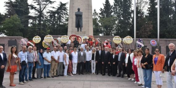 Gelenek bozulmadı: CHP’DEN ALTERNATİF TÖREN