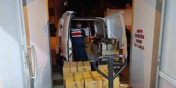 Edremit’te taklit ve tağşiş 15 bin 365 litre zeytinyağı ele geçirildi