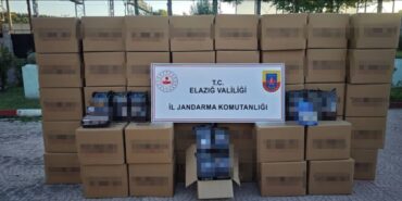 Elazığ’a kaçak getirilen sigaralar jandarma ekipleri tarafından yakalandı