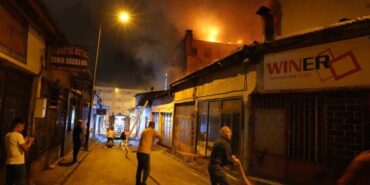 Erzurum’da korkutan yangın: Çok sayıda iş yeri ve bina alevlere teslim oldu