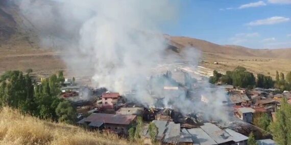 Erzurum’da köyde çıkan yangında 15 ev kullanılamaz hale geldi