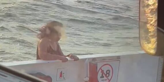 Feribottan denize atlayan yolcunun görüntüleri ortaya çıktı