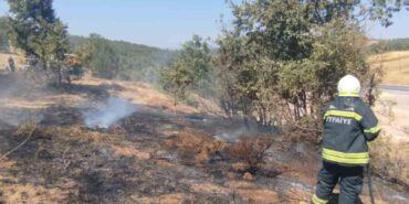 Gördes’te arazi yangını büyümeden söndürüldü