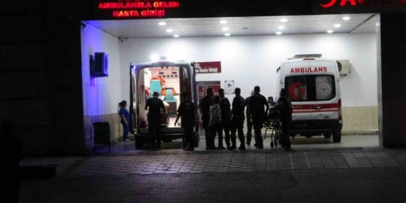 Husumetlilerin silahlı ve bıçaklı kavgasında 3 kişi yaralandı