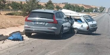 İki aracın çarpıştığı trafik kazansında: 1’i ağır 6 yaralı