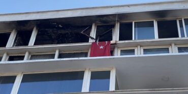 Kadıköy’de apartman dairesi alev alev yandı