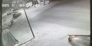 Kamyonet otomobille kafa kafaya çarpıştı: 1’i ağır 2 yaralı