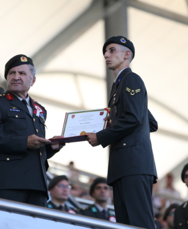 Kara Astsubay Meslek Yüksekokulunda diploma ve sancak devir teslim töreni yapıldı
