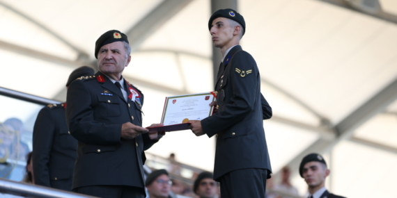 Kara Astsubay Meslek Yüksekokulunda diploma ve sancak devir teslim töreni yapıldı