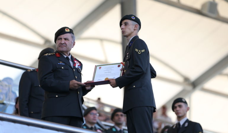 Kara Astsubay Meslek Yüksekokulunda diploma ve sancak devir teslim töreni yapıldı